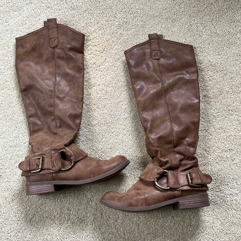 Tan faux leather cute boots, like new! Size 7.5